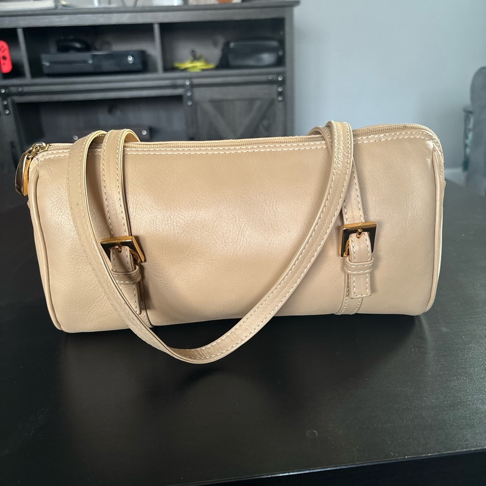 Elegant Cream Leather Shoulder Bag
